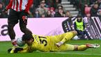 Penampilan apik ditunjukkan kiper Manchester United, Senne Lammens saat bertandang ke markas Sunderland dalam laga lanjutan Liga Inggris 2025/2026, Sabtu (09/05/2026) waktu setempat. (AFP/Andy Buchanan)