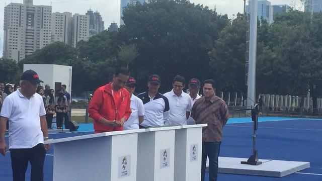 Presiden Jokowi didampingi Wagub DKI Sandiaga Uno resmikan fasilitas olahraga di GBK Jakarta.