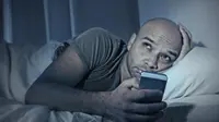 Studi terbaru menyebutkan menggunakan media sosial yang terlalu sering ternyata sebabkan masalah gangguan tidur