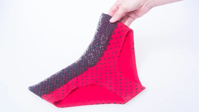 Ini nih, kesalahan pakai celana dalam. Nomor 4 sering banget dilakukan cewek! (Sumber Foto: Shutterstock/The List)