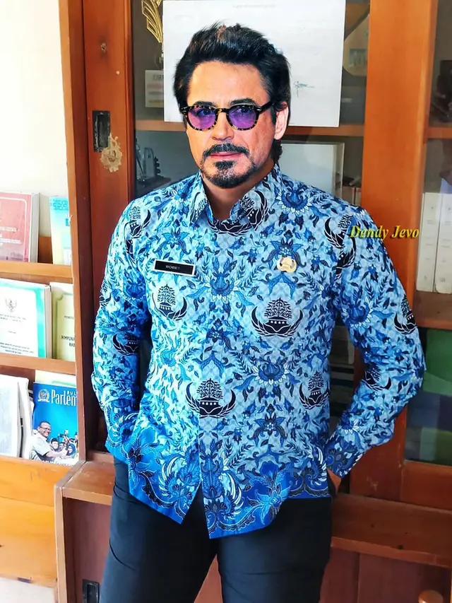 6 Editan Foto Seleb Luar Negeri Pakai Seragam PNS Ini Bikin Senyum