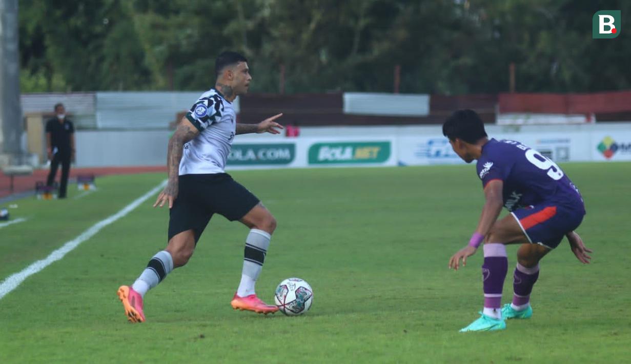 Kemenangan ini membuat Persita meraih tiga poin yang membawa mereka melesat dari peringkat ke-10 ke peringkat ketujuh, menggeser Persikabo 1973 dari posisi tersebut dengan jumlah poin yang sama 12 angka. (Bola.com/Nandang Permana)