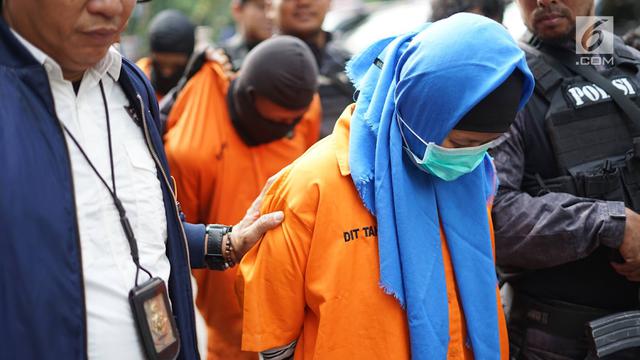 Polisi Bekuk 4 Tersangka Kasus Istri Bunuh dan Bakar Suami