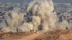 Foto yang diambil dari posisi dekat perbatasan Israel dengan Jalur Gaza menunjukkan asap dan puing-puing yang mengepul selama serangan Israel ke wilayah yang terkepung pada 6 Juli 2025. (Maya Levin/AFP)