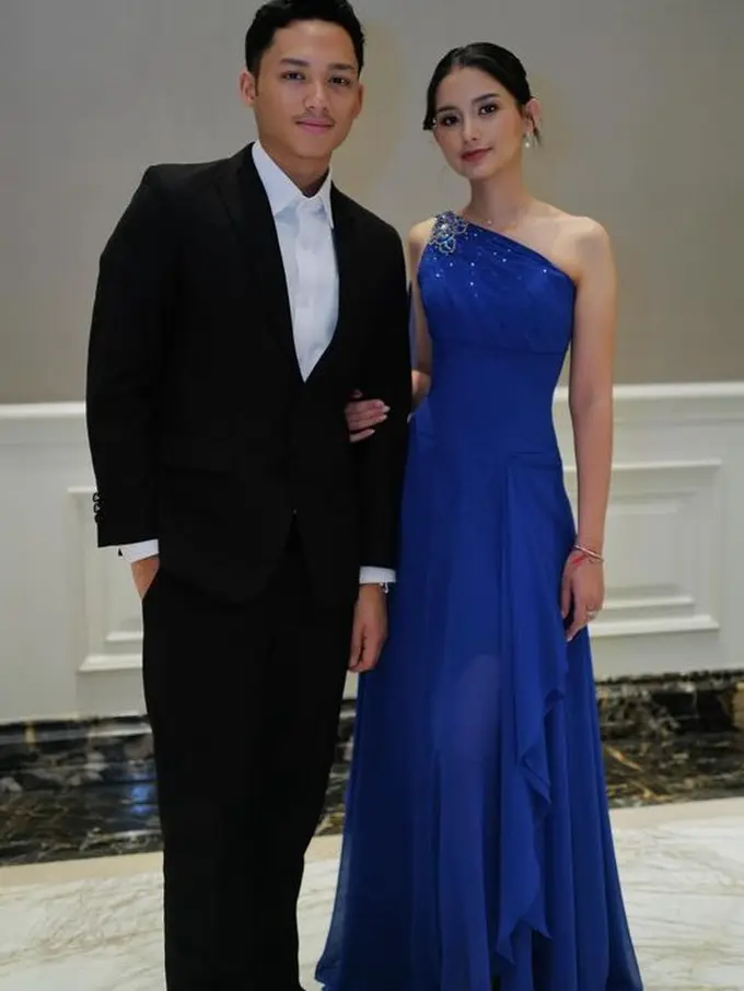 Sarah Menzel  saat Temani Azriel ke Kondangan Rizky Febian dan Mahalini