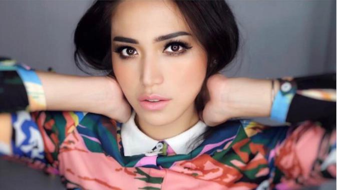  Gaya  Busana Sehari  hari  Jessica Iskandar Kece Abis 