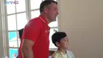 Rafathar Malik Ahmad berpose bersama Michael Owen. (Foto: YouTube: Rans Entertainment)