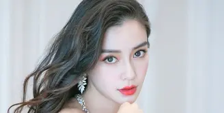 Angelababy dinobatkan sebagai perempuan tercantik nomor 2 di Asia versi TC Candler.