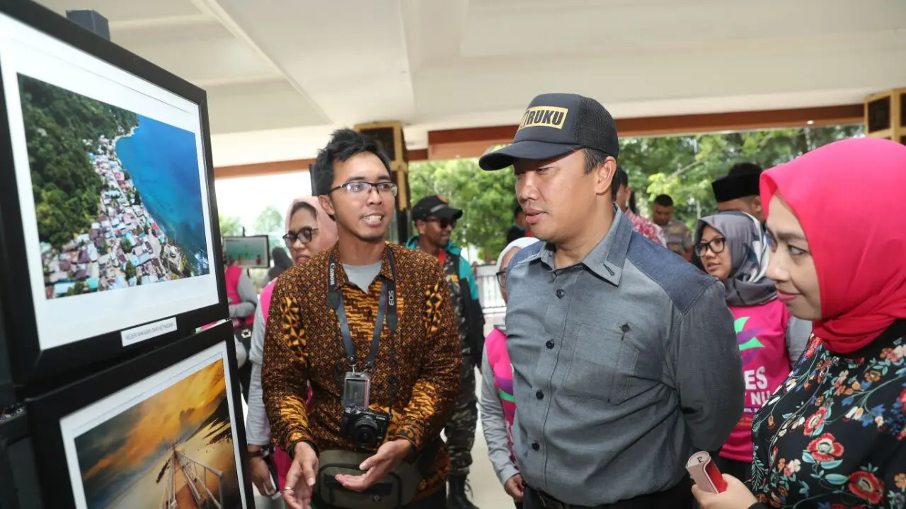 Menurut Menpora pameran fotografi ini tidak hanya karya hebat tapi menggambarkan Maluku dengan segenap kekayaan alamnya yang indah.