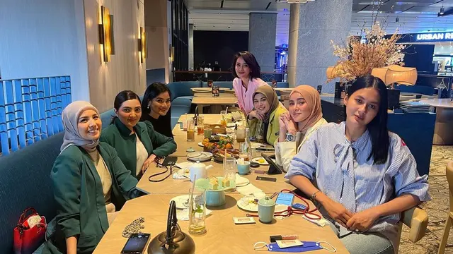 Tya Ariestya dan geng cendol (Instagram/tya_ariestya)