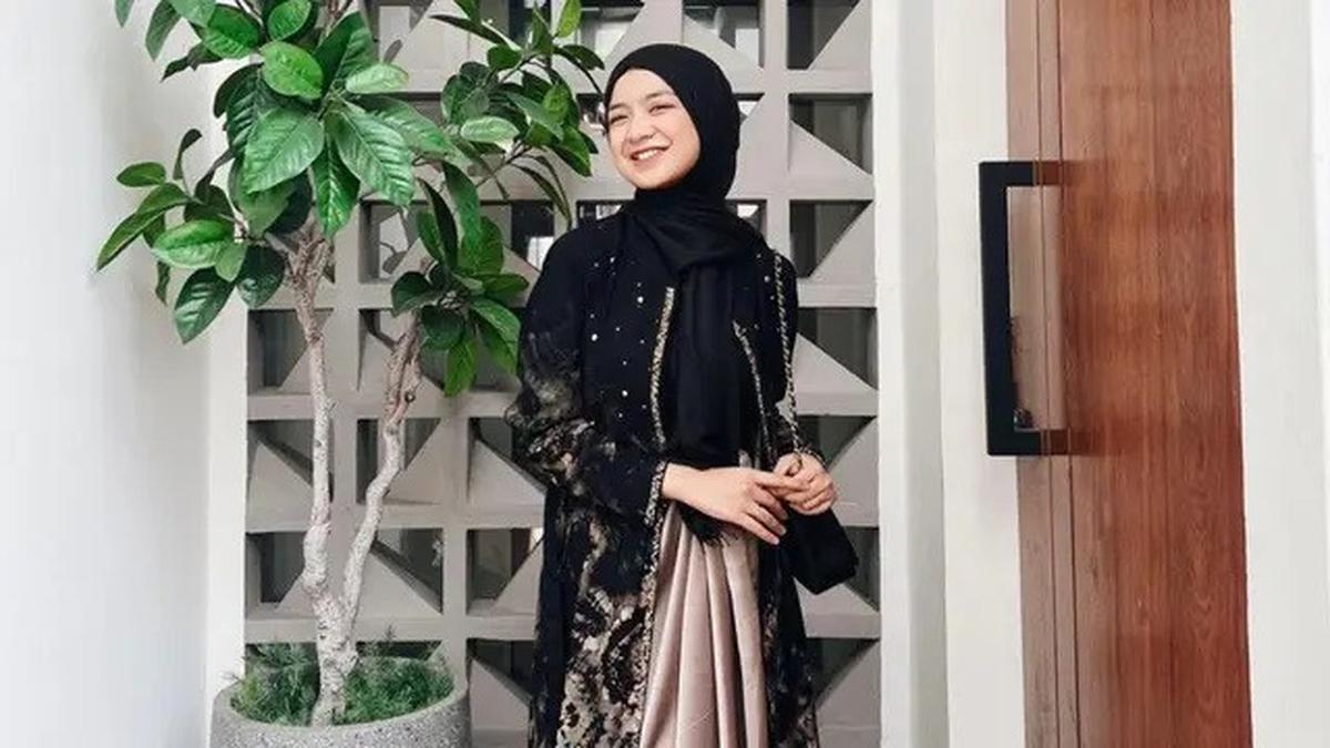 Rekomendasi 6 Model Atasan Brokat Kekinian dengan Sentuhan Islami