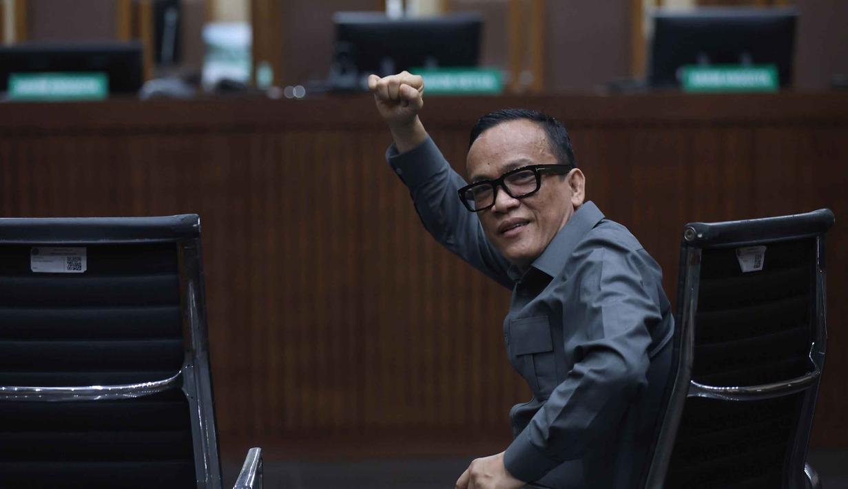 Mantan Wakil Menteri Ketenagakerjaan, Immanuel Ebenezer Gerungan atau Noel, sesaat sebelum mengikuti sidang pembacaan putusan atau vonis di Pengadilan Tindak Pidana Korupsi (Tipikor), Jakarta, Kamis (4/6/2026). (Kapanlagi.com/Budy Santoso)