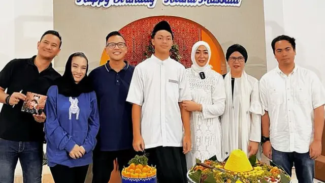 Angelina Sondakh Rayakan Ulang Tahun Keanu Massaid ke 15. [@angelinasondakh09]