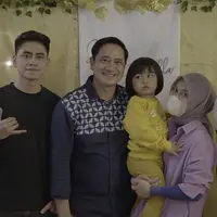Sarni membuktikan kalau dirinya juga bisa jadi ibu sambung yang baik bagi Verrell dan Athalla, Anak Ivan Fadilla dari pernikahannya dengan Venna Melinda. (FOTO: instagram.com/ir.ivanfadilla/)