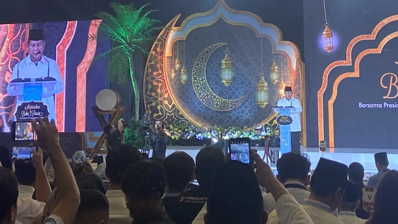 Calon Presiden Prabowo Subianto saat berpidato di Hotel Ritz Carlton Kuningan Jakarta, Senin (25/3/2024).