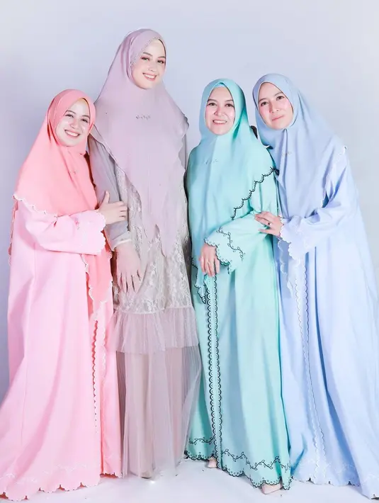 Penampilannya ini langsung menuai pujian dari para penggemar dan warganet. Kolom komentar di akun Instagram-nya dipenuhi dengan kekaguman atas auranya yang anggun dan meneduhkan.  [@kimbrlyryder].