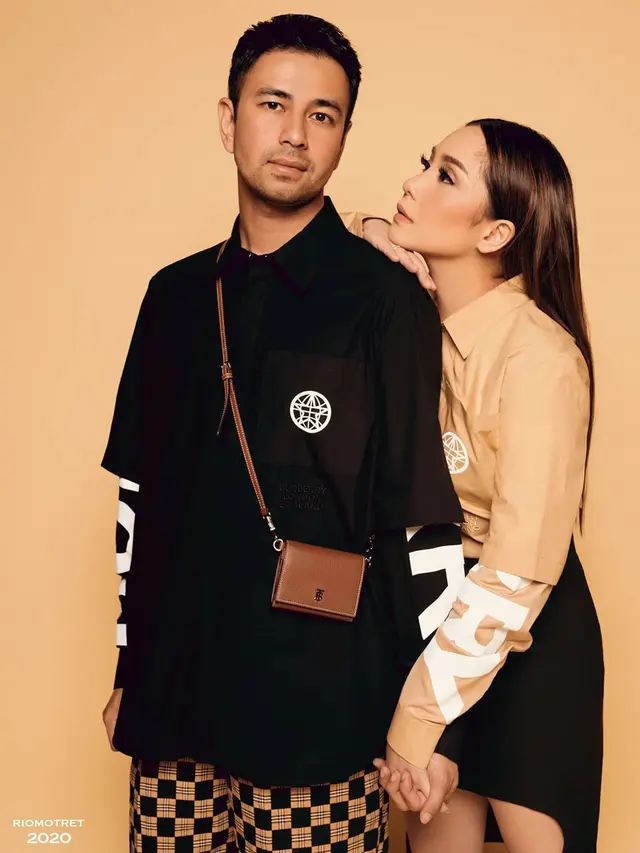 Foto Pemotretan Raffi Ahmad dan Nagita Slavina, Gayanya Bak Masih ABG. (Sumber: Instagram/riomotret)