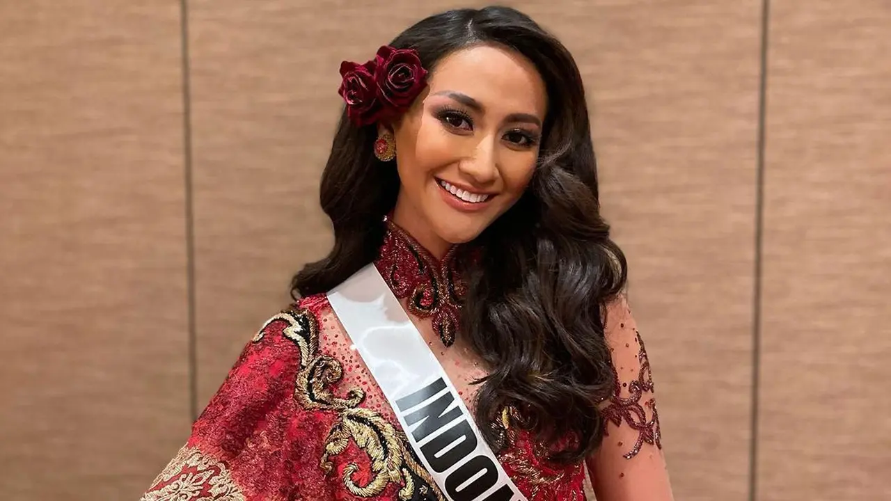 Ayu Maulida Pakai Kebaya Rancangan Anne Avantie di Gala Dinner Miss Universe 2020