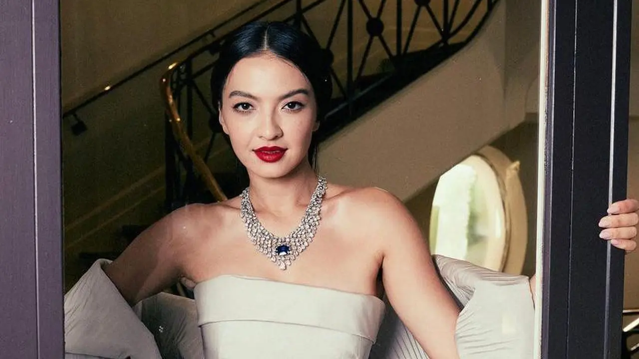 Raline Shah Berpose dengan Kaia Gerber di Festival Film Cannes, Tampil Glamor dengan Gaun Silver
