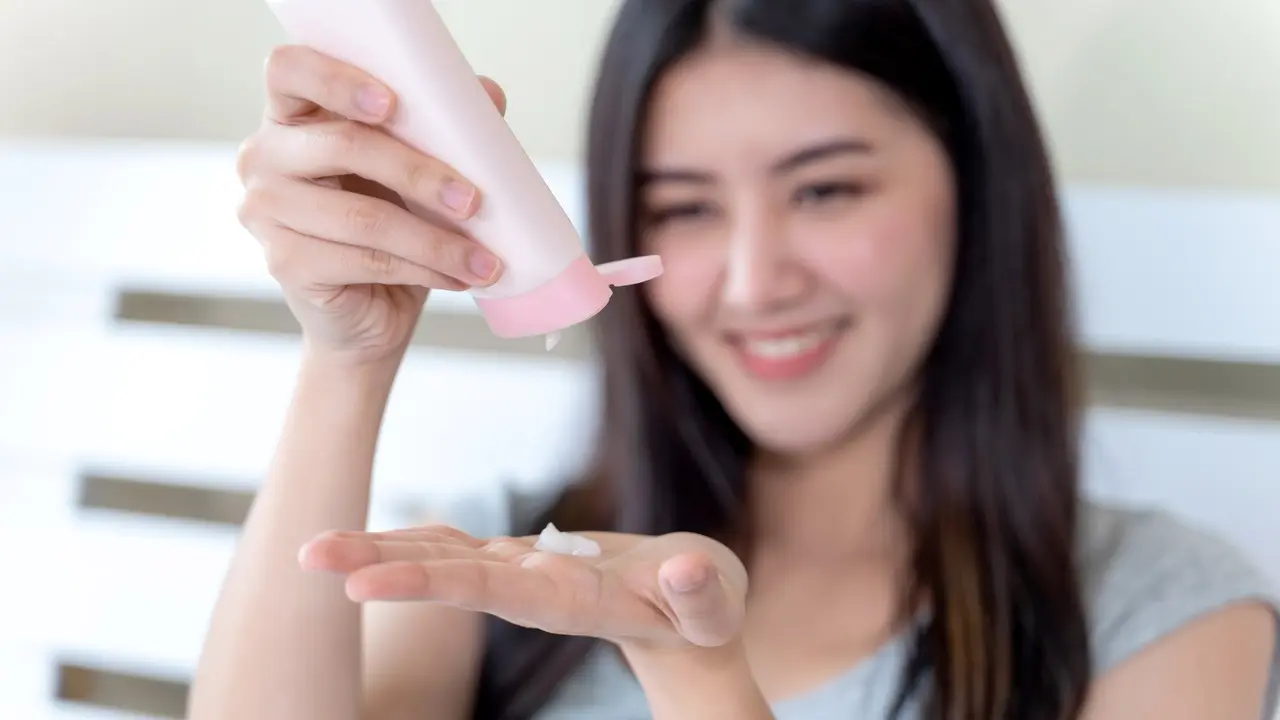 Ritual Pagi Refresh Cleanser Essence Sunscreen agar Kulit Berminyak Tampak Segar Seharian