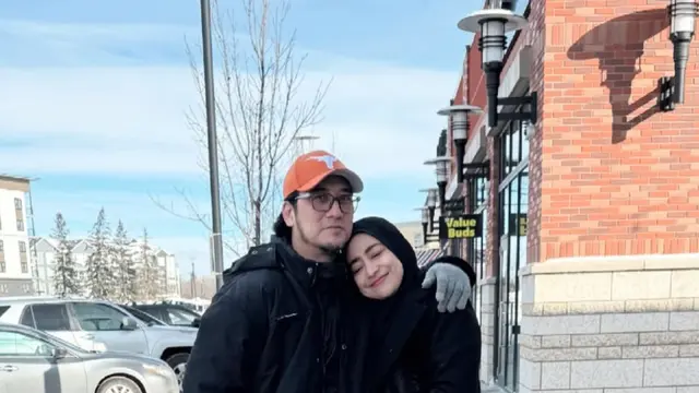 Tengku Firmansyah kini pakai helm biru. (credit:instagram.com/cindyfatikasari18)