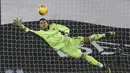 Alphonse Areola begitu lekat dengan kesuksesan Timnas Prancis menjuarai Piala Dunia 2018. Kedua orangtua Areola merupakan penduduk asli Filipina yang pindah ke sana. Namun, pada akhirnya, Areola memilih untuk bermain dengan Timnas Prancis. (Foto: AFP/Pool/Adrian Dennis)