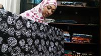 Selembar batik tulis dengan corak motif Topeng Malangan perajin batik Blimbing di Kota Malang (Liputan6.com/Zainul Arifin)