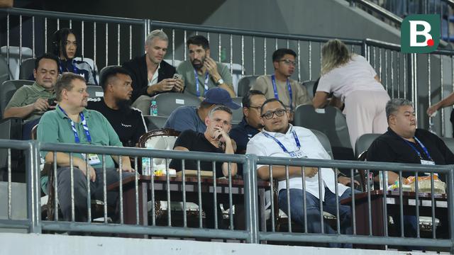 Pelatih Timnas Indonesia, John Herdman, menonton Dewa United Vs Borneo FC Samarinda.