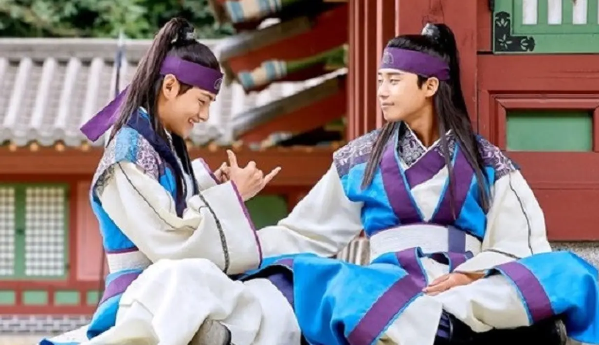 Park Seo Joon pun mengucapkan terima kasih kepada V BTS. "Anak imut ini, terima kasih, aku menyayangimu. Aku berterima kasih, tapi kau tahu jika tak ada hal baik yang datang hari ini," tulis Park Seo Joon. (Foto: Soompi.com)