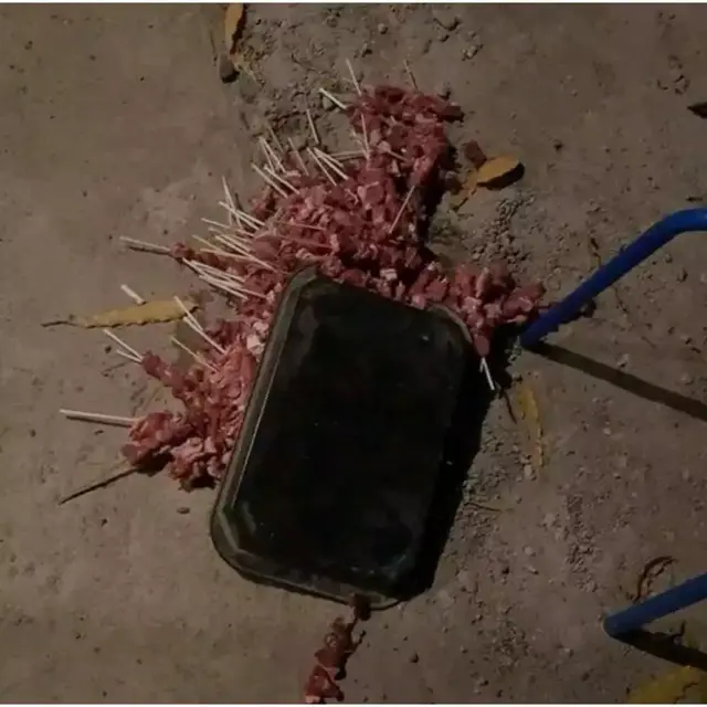 6 Momen Apes ketika Mau Makan Sate Ini Bikin Elus Dada,