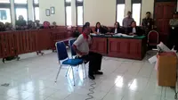 Satpam rumah Margriet Megawe memberikan kesaksian di pengadilan kasus pembunuhan Angeline (Liputan6.com/ Dewi Devianta)