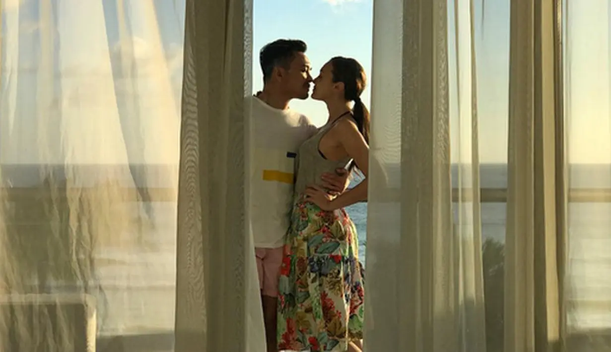 Tujuh tahun silam Rianty Cartwright resmi dipersunting Cassanova Alfonso. Hingga kini, pasangan ini juga belum dikaruniai momongan. Keduanya santai menjalani hidup tanpa kehadiran buah hati. (Instagram/riantic)