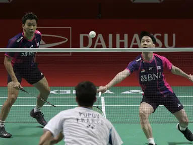 Hari pertama turnamen bulu tangkis Indonesia Masters 2022 yang mempertandingkan babak kualifikasi di semua nomor dan babak utama di nomor ganda putra dan putri yang digelar di Istora Gelora Bung Karno (GBK) Senayan, Jakarta, Selasa (7/6/2022), para wakil Indonesia melaju mulus ke babak 16 besar ganda putra dan putri serta meloloskan 1 tunggal putra, 1 tunggal putri dan 3 ganda putri ke babak utama. (Bola.com/Ikhwan Yanuar)