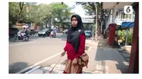 Popon Siti Latifah, jurnalis disabilitas tunanetra Kota Bandung, Jawa Barat. (Liputan6.com/Ratu Annisaa Suryasumirat)