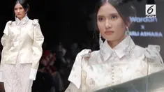 Barli Asmara membawa nuansa abad ke-16 dalam koleksi pertama yang ia tampilkan di Jakarta Fashion Week 2018..