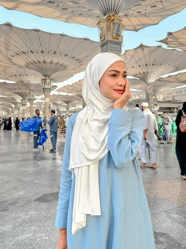 Bikin Pangling, Ini 7 Momen Andi Annisa Jalani Umrah di Bulan Ramadhan