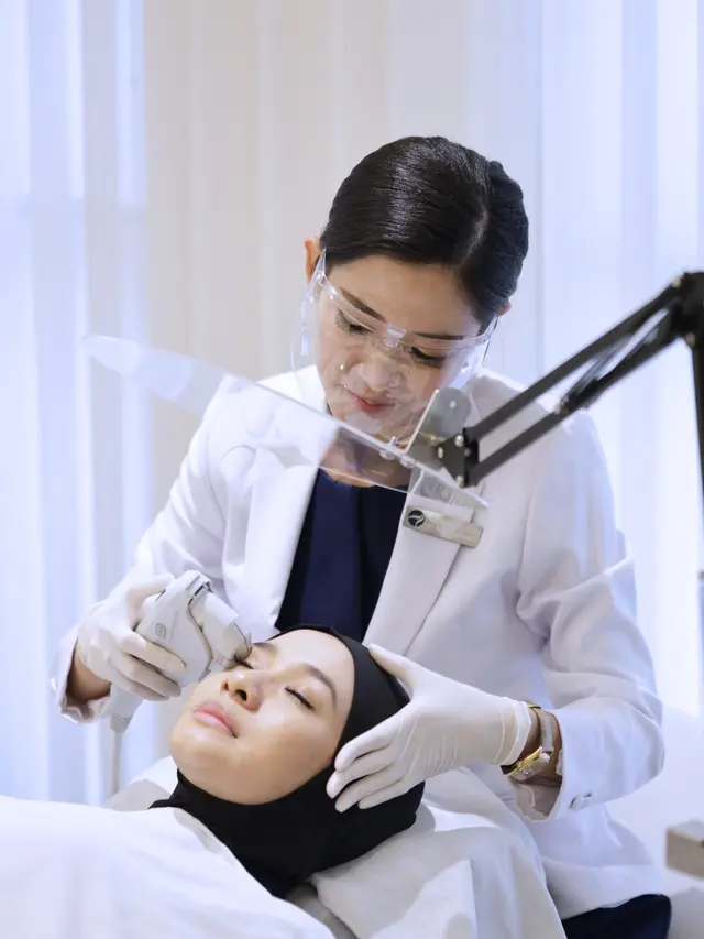 Laudya Cynthia Bella melakukan perawatan bersama dr. Olivia Ong/dok. Jakarta Aesthetic Clinic