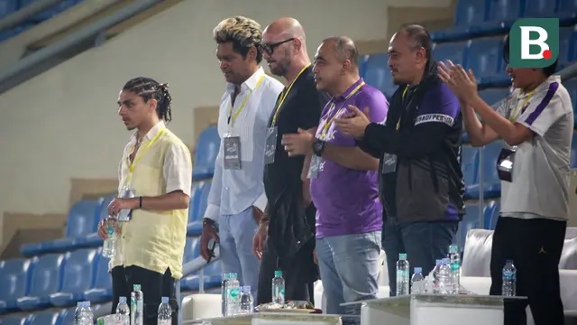 Foto: Momen Dua Legenda Sepak Bola Sambangi Indomilk Arena untuk Menonton Laga BRI Liga 1 2022/2023 Antara Persita Melawan Persija