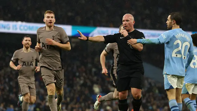 Wasit Simon Hooper