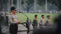 Kapolri Jenderal Pol Tito Karnavian memberikan arahan saat memimpin apel gelar pasukan ops Mantap Praja Jaya dalam rangka PAM Pilkada Serentak 2017 di Lapangan Monas, Jakarta, Rabu (12/10). (Liputan6.com/Faizal Fanani)