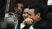 Semringahnya Jessica dan Gerahnya Ayah Mirna