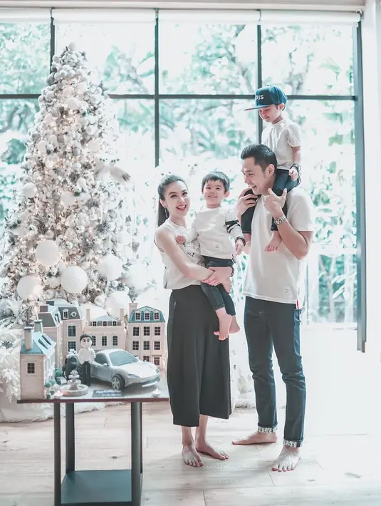 Ultah suami Sandra Dewi (Instagram/sandradewi88)