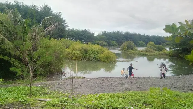 Pantai Laguna Desa Lembupurwo, Kebumen, kini menjadi destinasi wisata yang diminati. (Foto: Liputan6.com/Marzuki untuk Muhamad Ridlo)