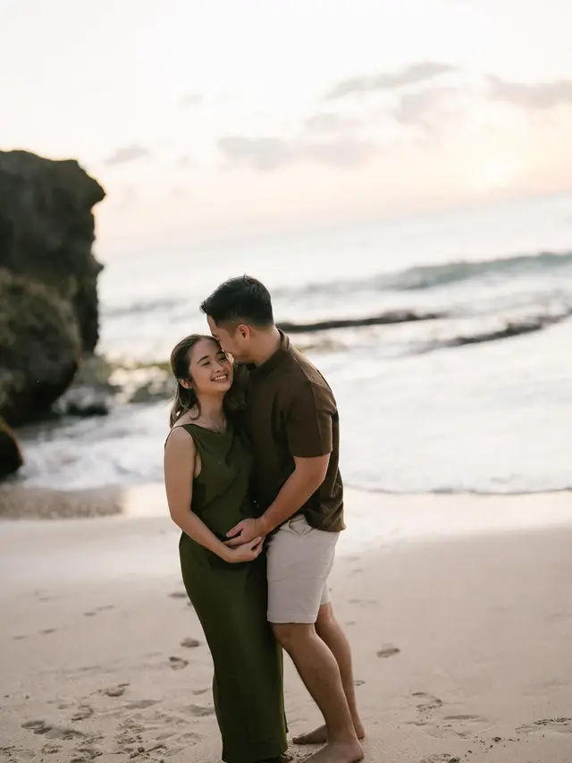 7 Maternity Shoot Gritte Agatha dan Suami di Pantai, Tampil Menawan dengan Baby Bump