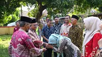 22 Tahun Bu Guru Sitimah Tempuh Perjalanan 180 Km Demi Cerdaskan Anak-Anak