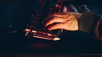 Cara penjahat siber mengakses perangkat retasan (foto: Pexels/Anete Lusina)