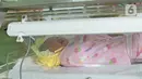 Seorang bayi lahir di tanggal cantik '20-02-2020' di RSUD Pasar Minggu, Jakarta, Kamis (20/2/2020). Bayi perempuan dari pasangan Regina (43) dan Andre (47) bernama Glowy Lidwina lahir secara sesar dengan panjang 50 centimeter dan berat 3,75 kilogram. (Liputan6.com/Herman Zakharia)