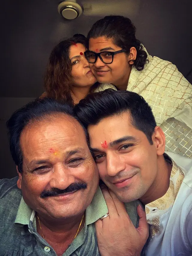 Pernah Dikabarkan dekat dengan Jedar, Ini 6 Potret Terbaru Vishal Singh