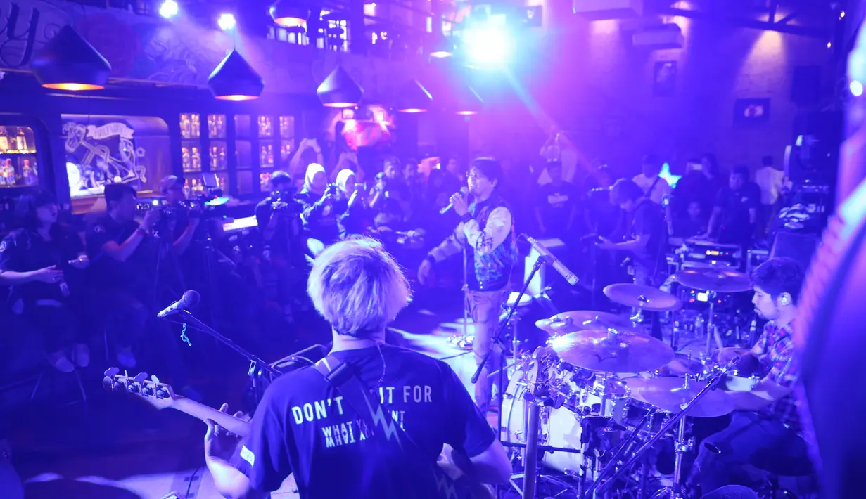 "Penggemar bisa menonton live show GIGI, mengetahui sejarah GIGI. Kami juga menyajikan biografi dari masing-masing personel," jelas Bounty Ramdhan sebagai Creative Content Creator Management GIGI. (Nurwahyunan/Bintang.com)