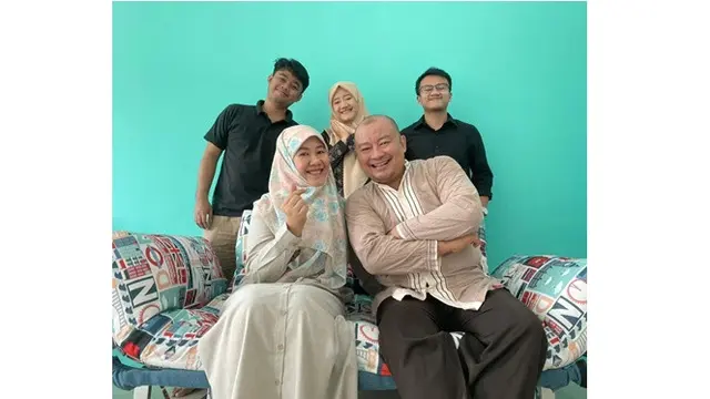 Bakal Punya Cucu Pertama, Ini 6 Potret Asma Nadia dan Suami yang Jarang Tersorot